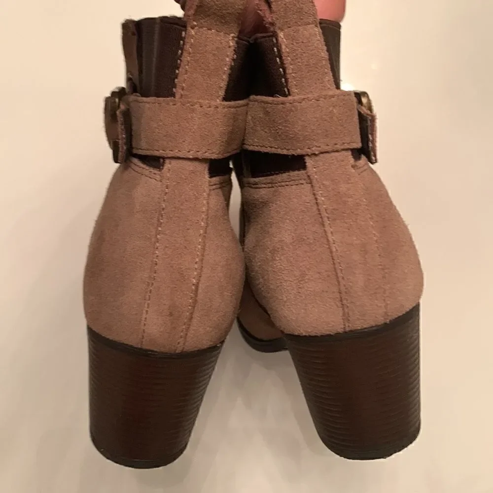 Skechers Suede Taupe Color Block Heel Ladies Ankle Boots Size 8,5